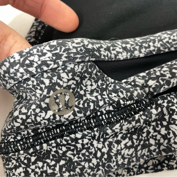 Lululemon Rise and Run Sports Bra Flahsback Static Black White Sz 6 408 - Picture 4 of 6